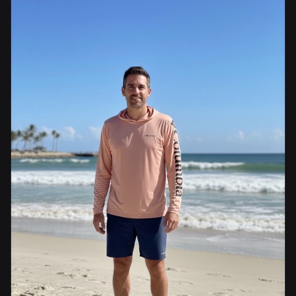 Columbia Men's Light It's salmon / peach color Rash Guard